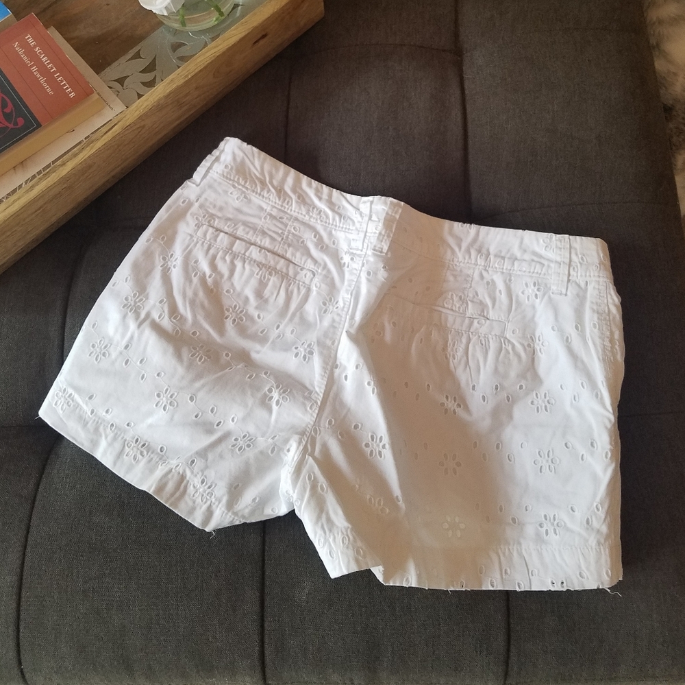 Bright White Eyelet Embroidered Shorts Size 4 - Picture 4 of 14